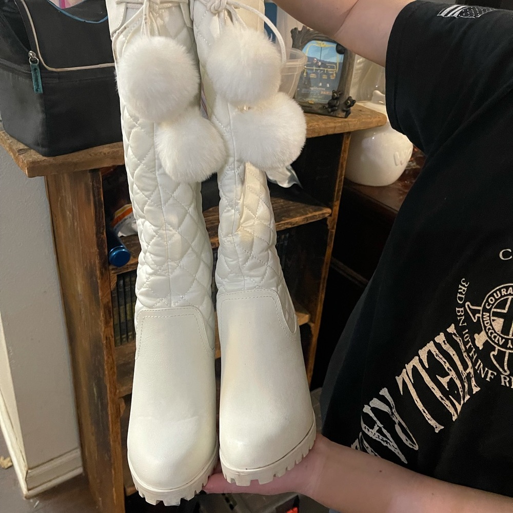 White leather and fur boots